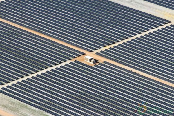 First Solar的Beryl太陽能電場首次安裝Series 6光伏組件